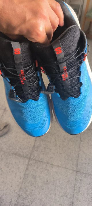 Zapatilla Salomon Azul y Naranja