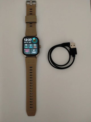 Reloj Smartwatch Beige y Cargador