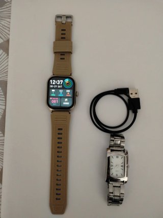 Reloj Smartwatch Beige y Cargador