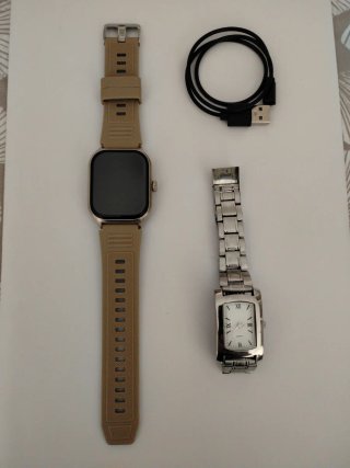 Reloj Smartwatch Beige y Cargador