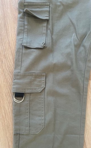 Pantalones cargo verde militar con cremalleras Añg