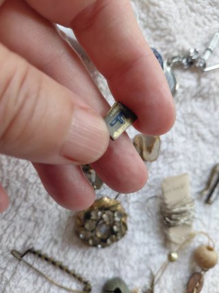 Lote Antiguo: Joyas y Cuentas