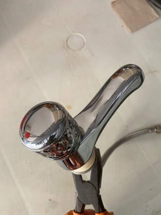 Grifo de cocina cromado con latiguillo