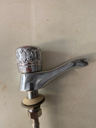 Grifo de cocina cromado con latiguillo