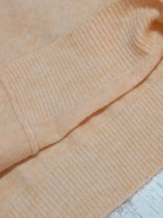 Jersey naranja con botones