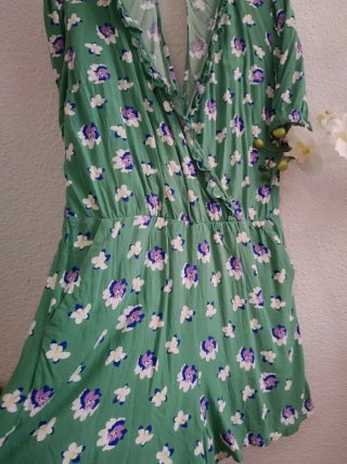 Mono corto floral verde