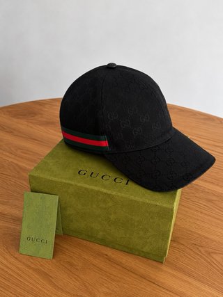 Gorra Gucci Negra con Raya Verde y Roja