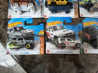 Lote 8 Hot Wheels: Camiones y SUVs