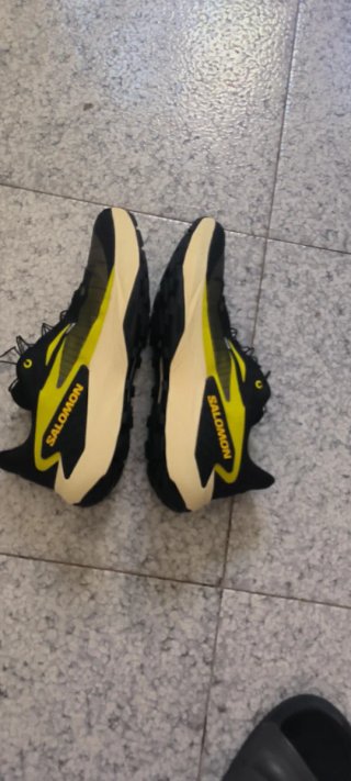 Zapatillas Salomon Negras y Amarillas