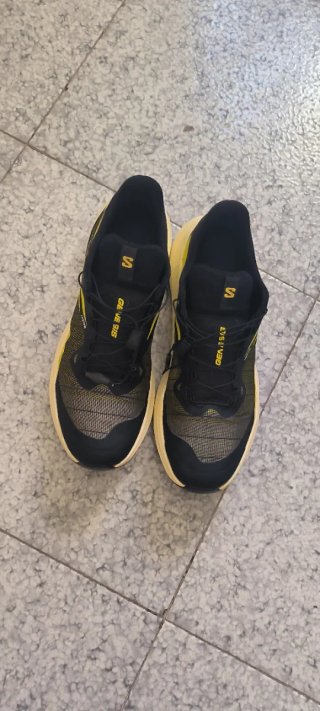 Zapatillas Salomon Negras y Amarillas