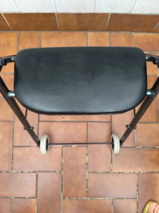 Andador plegable con asiento Easy Way Healthcare