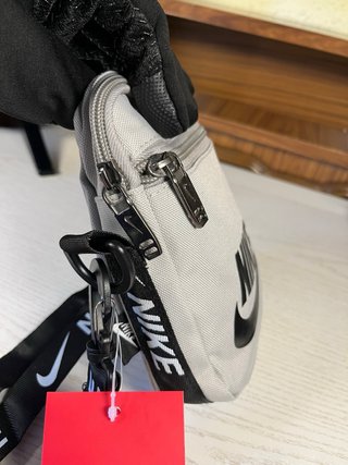 Bandolera Nike Negra y Gris 18x15cm