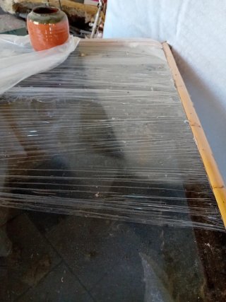 Mesa de bambú y cristal