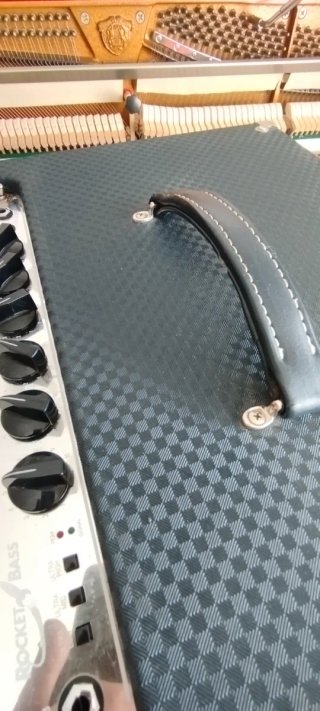 Ampeg B100 RU Amplificador Bajo 15 150W