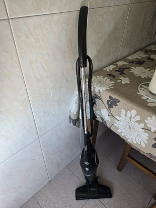 Aspiradora Escoba Holife Negra