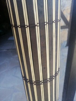 Cortina enrollable de bambú y madera
