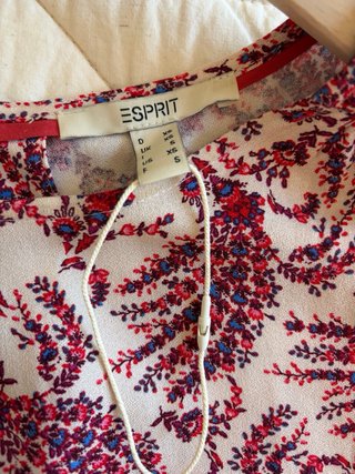 Camisa suave algodón con ligera hombrera