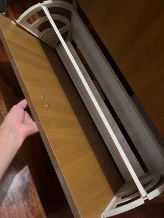 Zapatero de madera marrón