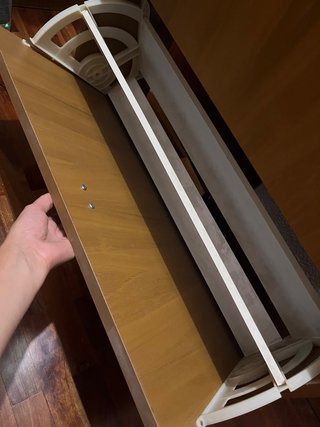 Zapatero de madera marrón