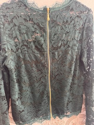 Blusa verde de encaje manga larga