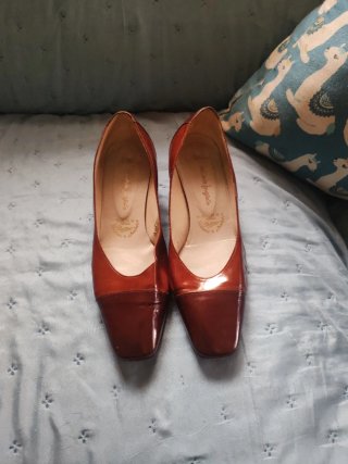 Zapatos de tacón marrones charol El Corte Inglés