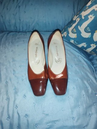 Zapatos de tacón marrones charol El Corte Inglés