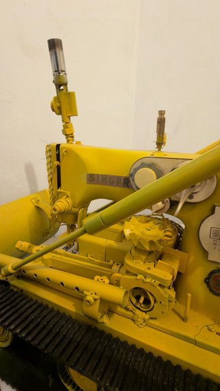 Bulldozer hecha a mano de Máquina Coser Singer