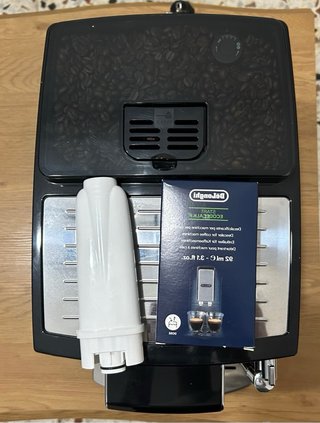 Cafetera Superautomática DeLonghi Negra