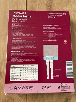 Dos Medias compresión fuerte puntera abierta.
