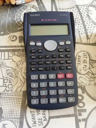 Calculadora Científica Casio fx-82MS