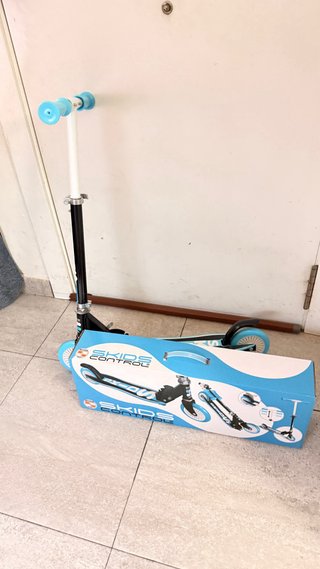 Patinete infantil Skids Control plegable azul