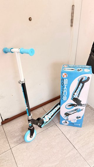 Patinete infantil Skids Control plegable azul