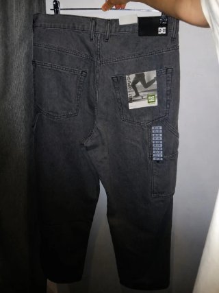 Pantalones DCShoe nuevos.