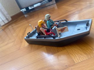 Lancha Playmobil con figuras