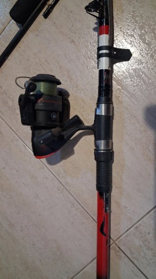 4 Cañas de pescar con carrete azul, o por separado