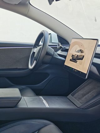 Tesla Model 3 2024