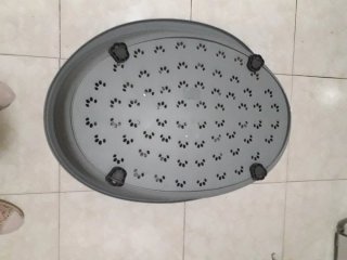 Letto in plastica per cani grigio