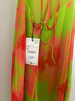 Vestido midi Zara estampado verde y coral XS