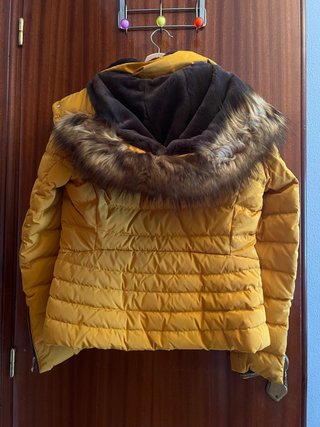 Abrigo Zara Mostaza Capucha y Pelo