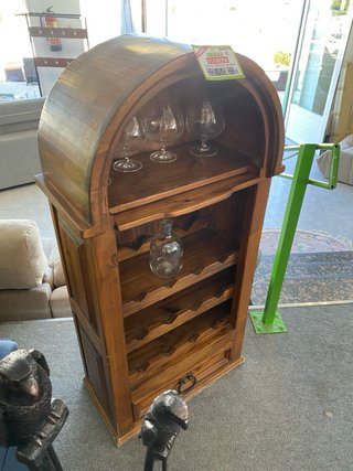 Bodeguero de madera nuevo