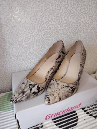 Zapatos tacón bloqueo beige y negro
