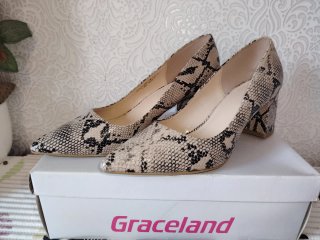 Zapatos tacón bloqueo beige y negro