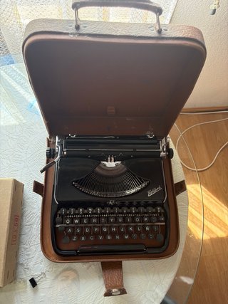 Máquina de escribir Groma Kolibri