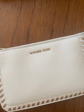 Bolso de mano Michael Kors blanco y dorado