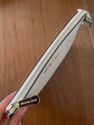 Bolso de mano Michael Kors blanco y dorado