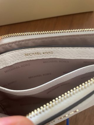 Bolso de mano Michael Kors blanco y dorado
