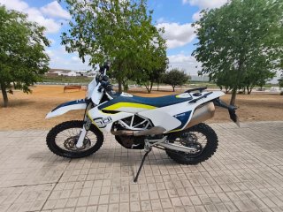 Husqvarna 701 Enduro averiada