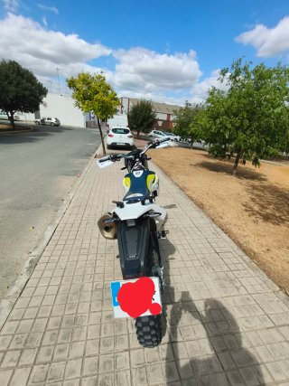 Husqvarna 701 Enduro averiada