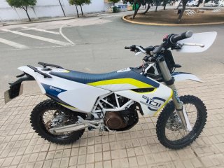 Husqvarna 701 Enduro averiada