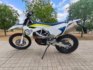 Husqvarna 701 Enduro averiada